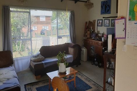 Photo of property in 24 Serwayne Place, Sunnyvale, Auckland, 0612