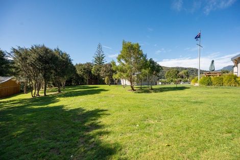 Photo of property in 4 Worlds End Road, Tennyson Inlet, 7195