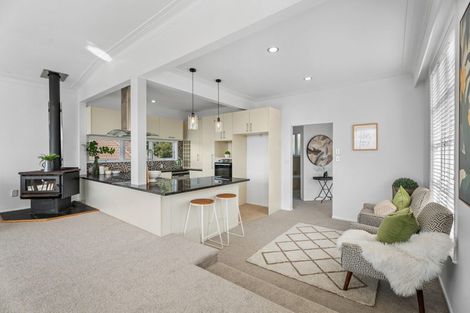 Photo of property in 90 Sandspit Road, Shelly Park, Auckland, 2014