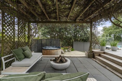 Photo of property in 28a Waterview Road, Stanley Point, Auckland, 0624