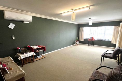 Photo of property in 15 Tabak Crescent, Takaro, Palmerston North, 4412