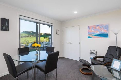 Photo of property in Waterview Estate, 9/4 Greystone Place, Omokoroa, 3114