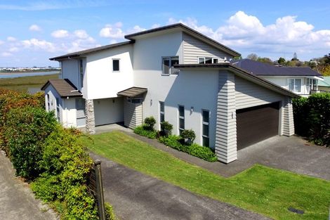 Photo of property in 114a Tiroroa Avenue, Te Atatu South, Auckland, 0610