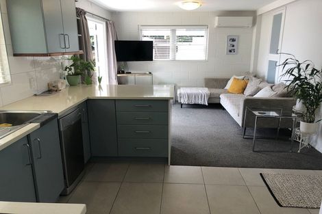 Photo of property in 120a Pah Road, Cockle Bay, Auckland, 2014