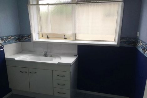 Photo of property in 56 Prince Regent Drive, Half Moon Bay, Auckland, 2012