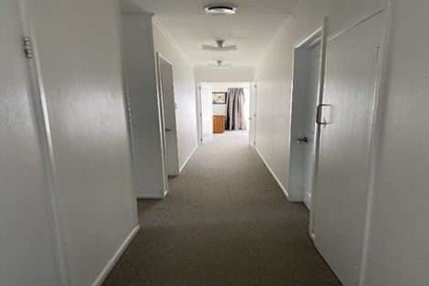 Photo of property in 2/24 Hatherlow Street, Glenfield, Auckland, 0629