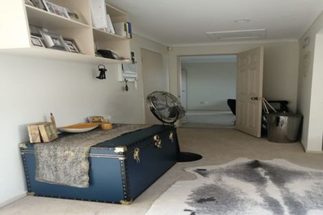 Photo of property in 1/31 Becroft Drive, Forrest Hill, Auckland, 0620