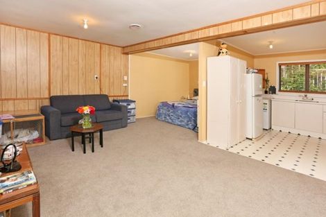 Photo of property in 5 Hueglow Rise, West Harbour, Auckland, 0618