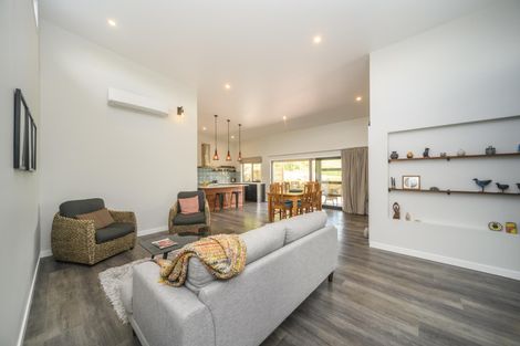 Photo of property in 107 Cashmere Drive, Fitzherbert, Palmerston North, 4410