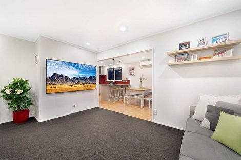 Photo of property in 86 Rosewarne Crescent, Glendene, Auckland, 0602