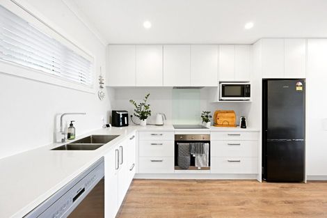 Photo of property in 10/19 Ruakiwi Road, Hamilton Lake, Hamilton, 3204