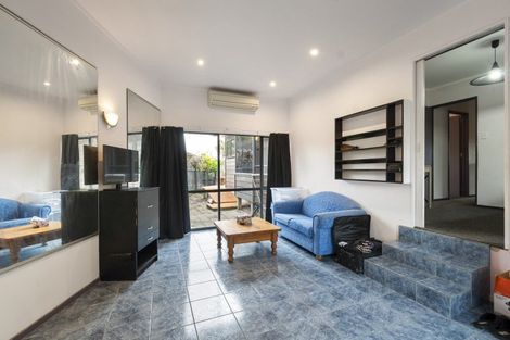 Photo of property in 20 Springdale Grove, Fitzherbert, Palmerston North, 4410