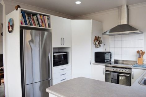 Photo of property in 28 Ian Peter Way, Otaki, 5512