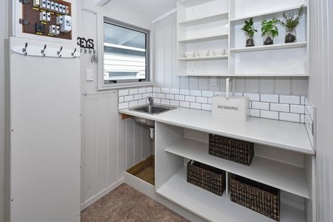 Photo of property in 98 Torkar Road, Clarks Beach, 2122