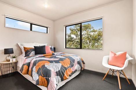 Photo of property in 20 Trias Road, Totara Vale, Auckland, 0629