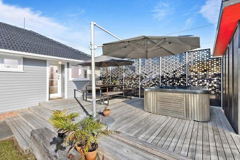 Photo of property in 7 Cornwall Street, Te Atatu South, Auckland, 0610