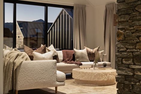 Photo of property in 28 Cunninghams Drive, Jacks Point, Queenstown, 9371