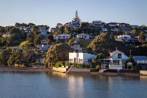 Photo of property in Wallis Street, Raglan, 3225