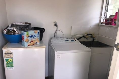 Photo of property in 2/13 Wykeham Place, Glenfield, Auckland, 0629