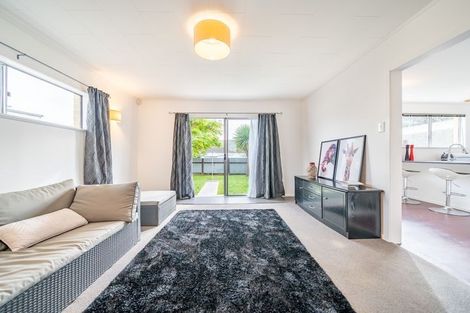 Photo of property in 2/5 Oregon Drive, Maoribank, Upper Hutt, 5018