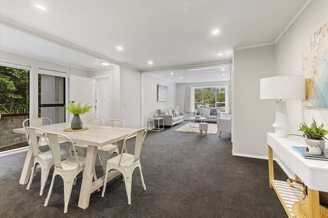 Photo of property in 15 Victory Crescent, Tawa, Wellington, 5028