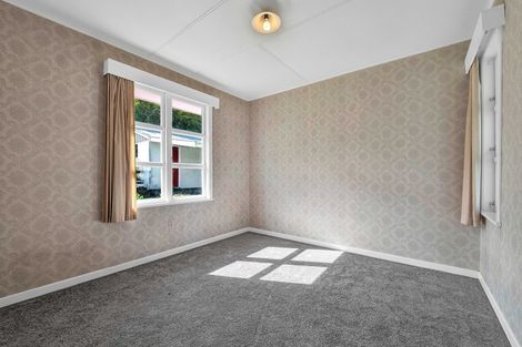 Photo of property in 71 Awanui Street, Merrilands, New Plymouth, 4312