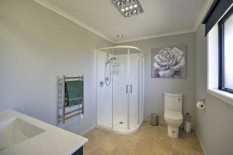 Photo of property in 7 Routhan Way, Carterton, 5713