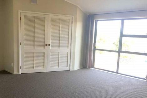 Photo of property in 4 Landsberg Way, Windsor Park, Auckland, 0632