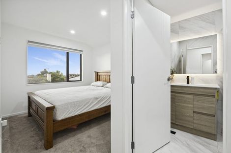 Photo of property in 43f Beach Road, Pahurehure, 2113