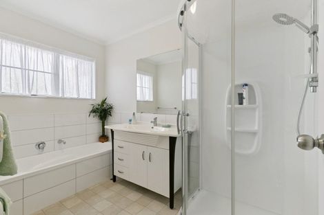 Photo of property in 87 Victory Crescent, Tawa, Wellington, 5028