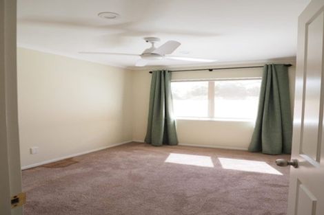 Photo of property in 9 Graven Court, Henderson, Auckland, 0612