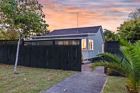 Photo of property in 13 Claverdon Drive, Massey, Auckland, 0614