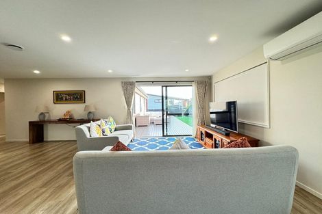 Photo of property in 8 Pakaraka Drive, Papakura, 2110