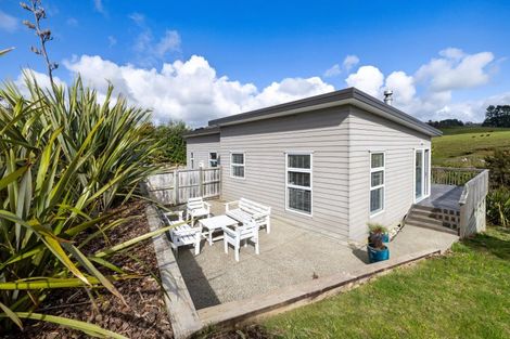 Photo of property in 25 Robertson Street, Raglan, 3225