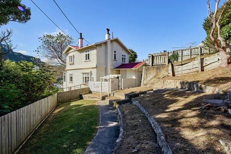 Photo of property in 22 Selwyn Terrace, Thorndon, Wellington, 6011