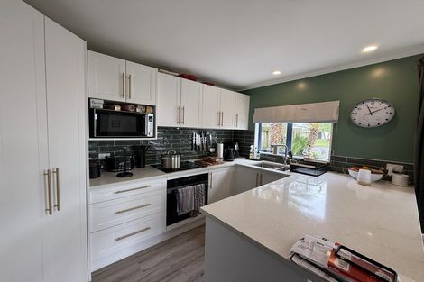 Photo of property in 2 Parma Place, Henderson, Auckland, 0612