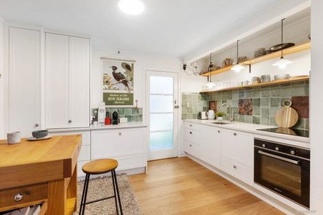 Photo of property in 2/11 Sentinel Road, Herne Bay, Auckland, 1011