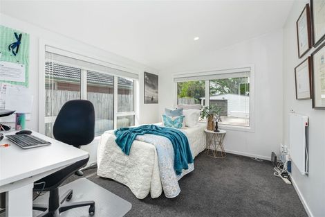 Photo of property in 25 Tiroroa Avenue, Te Atatu South, Auckland, 0610