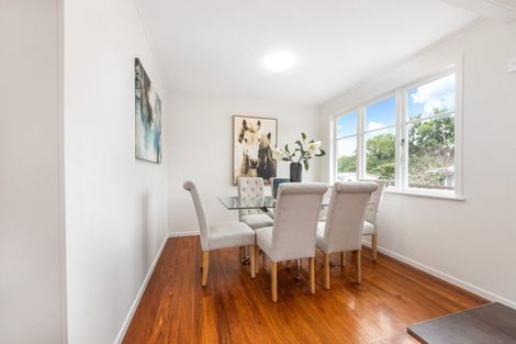 Photo of property in 114 Edmonton Road, Henderson, Auckland, 0612