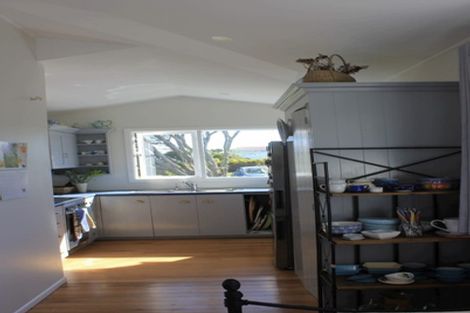 Photo of property in 152 Howard Road, Orere Point, Papakura, 2585