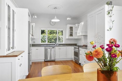 Photo of property in 56 Gilbert Street, New Plymouth, 4310