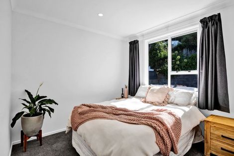 Photo of property in 25 Simons Street, Moturoa, New Plymouth, 4310