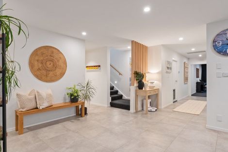 Photo of property in 5 Riroriro Close, Crofton Downs, Wellington, 6035