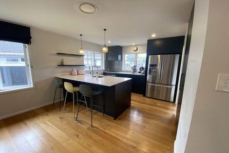 Photo of property in 21 Durham Street, Te Atatu Peninsula, Auckland, 0610