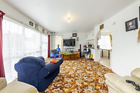 Photo of property in 3 Pushon Place, Clendon Park, Auckland, 2103