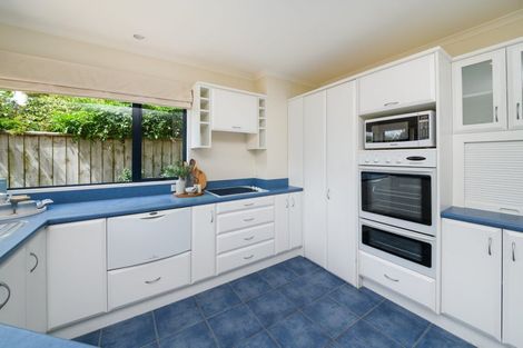 Photo of property in 16 Cloake Way, Palmerston North, 4414