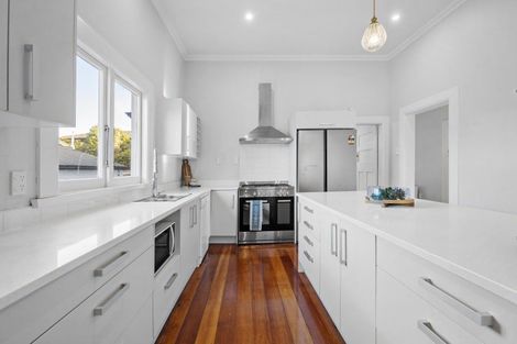 Photo of property in 239 Victoria Avenue, Hokowhitu, Palmerston North, 4410