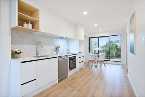 Photo of property in 8/11 Hereford Street, Te Atatu Peninsula, Auckland, 0610