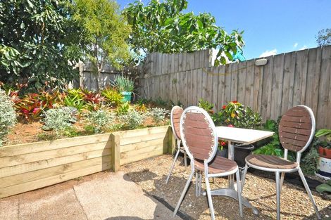 Photo of property in 17 Dumas Place, Rosehill, Papakura, 2113