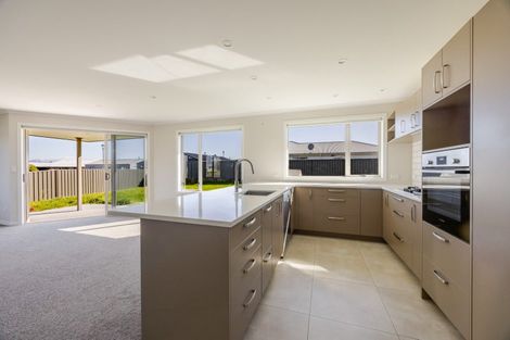Photo of property in 33 Belgrove Drive, Waipukurau, 4200
